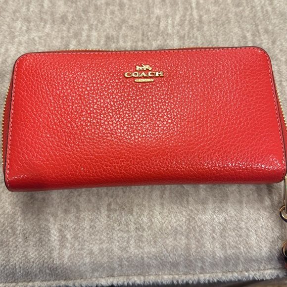 2-Fer Mollie Bucket Bag in Colorblock w/matching wallet - Picture 12 of 14